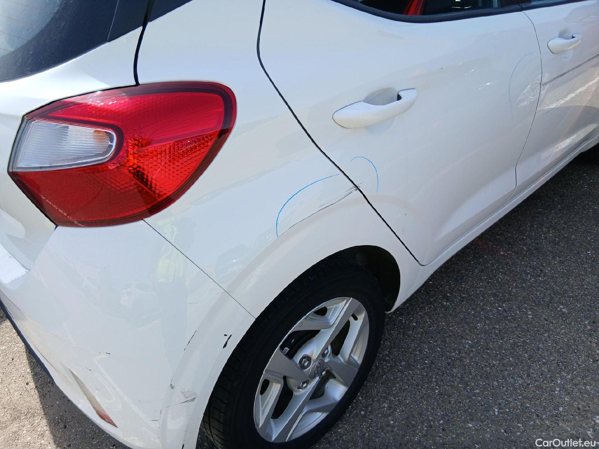  Hyundai  i10 HYUNDAI  / 2020 / 5P / berlina con portón 1.0 Klass #13