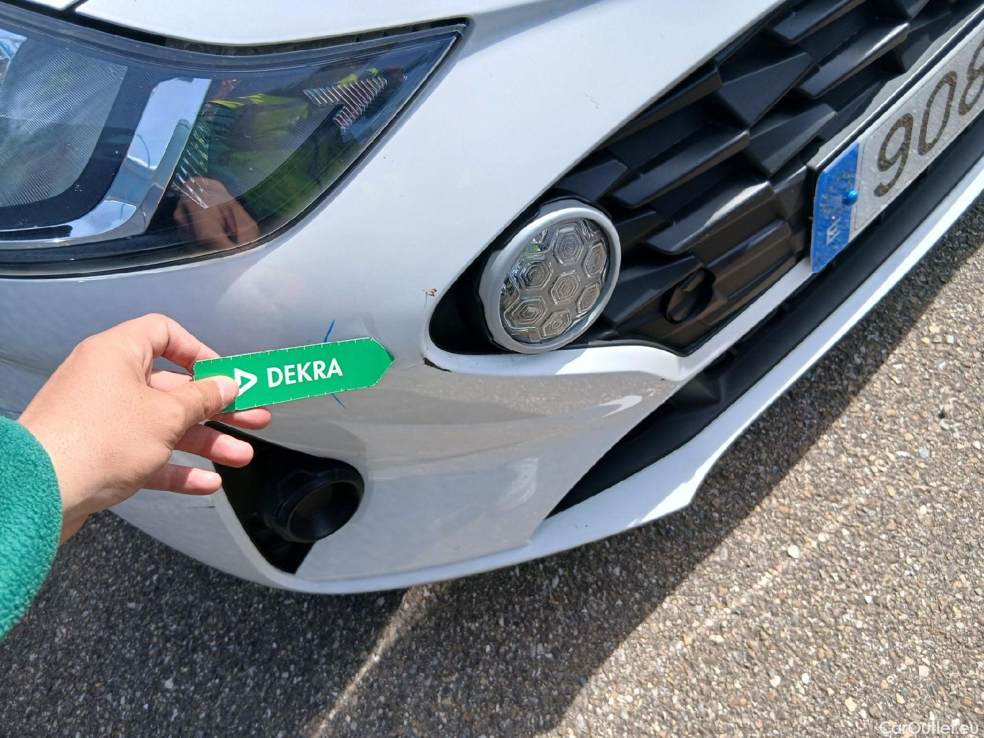  Hyundai  i10 HYUNDAI  / 2020 / 5P / berlina con portón 1.0 Klass #2