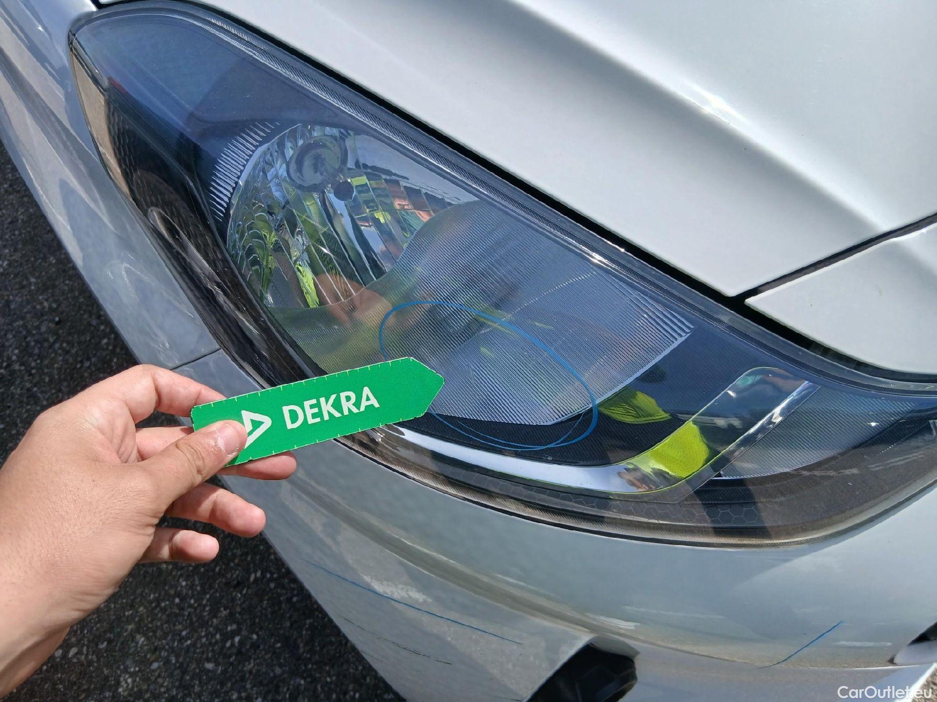  Hyundai  i10 HYUNDAI  / 2020 / 5P / berlina con portón 1.0 Klass #4