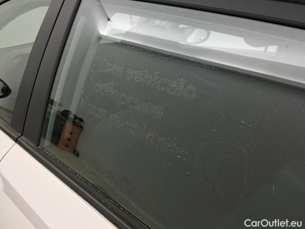  Hyundai  i20 HYUNDAI  / 2020 / 5P / berlina con portón 1.0 TGDI 74kW (100CV) 48V Essence #24