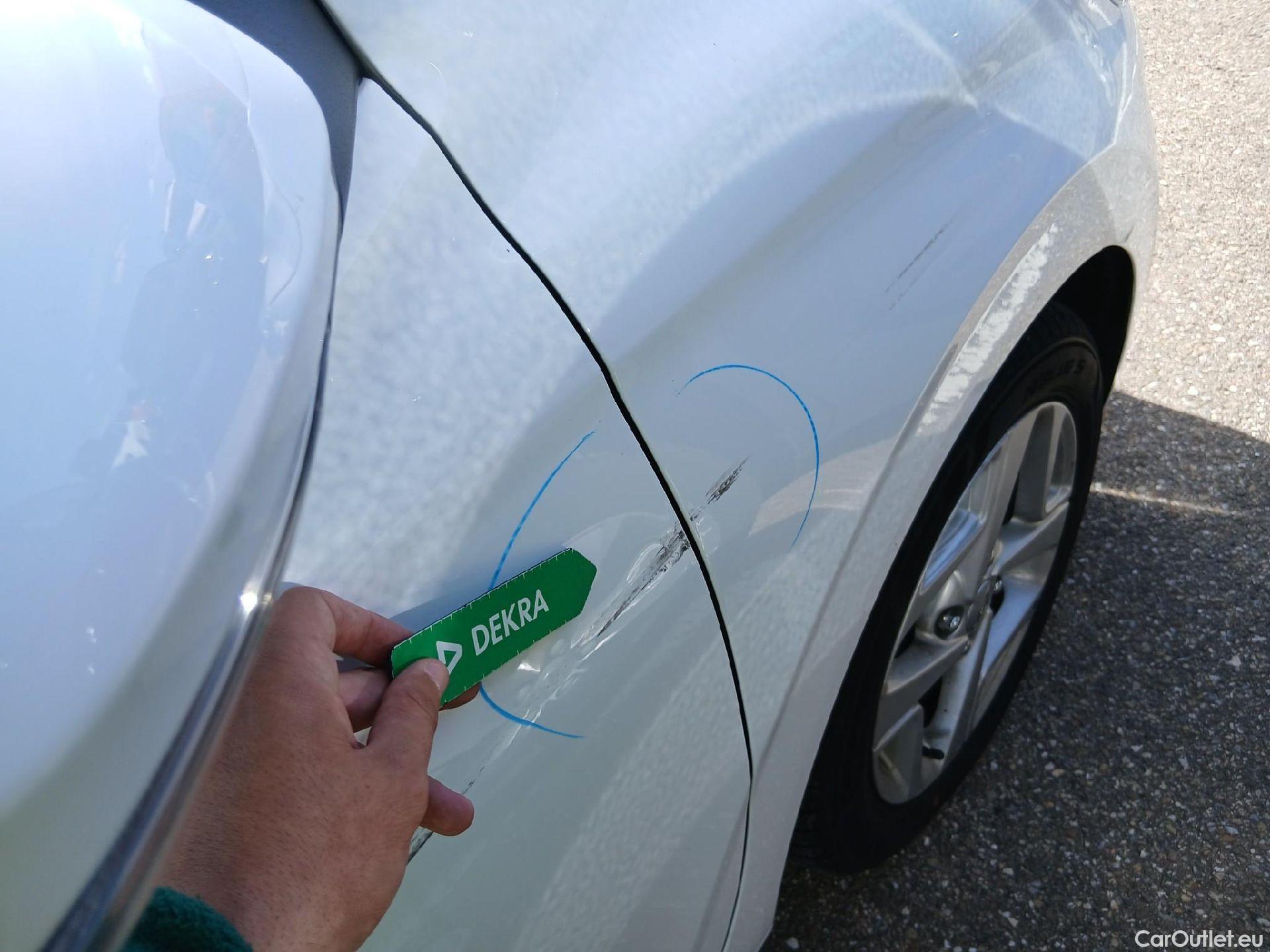  Hyundai  i10 HYUNDAI  / 2020 / 5P / berlina con portón 1.0 Klass #16