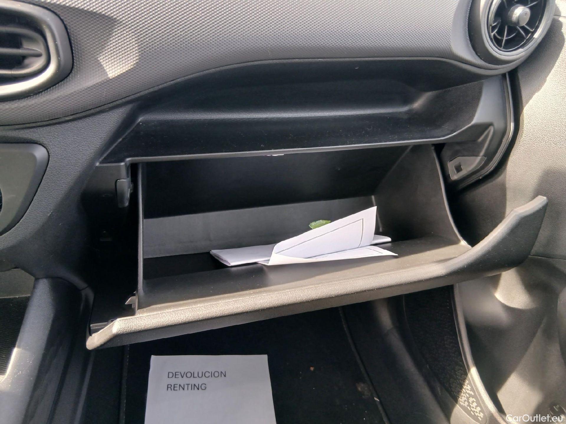  Hyundai  i10 HYUNDAI  / 2020 / 5P / berlina con portón 1.0 Klass #1