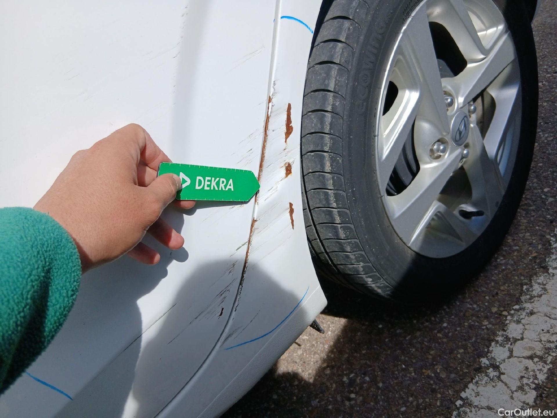  Hyundai  i10 HYUNDAI  / 2020 / 5P / berlina con portón 1.0 Klass #9