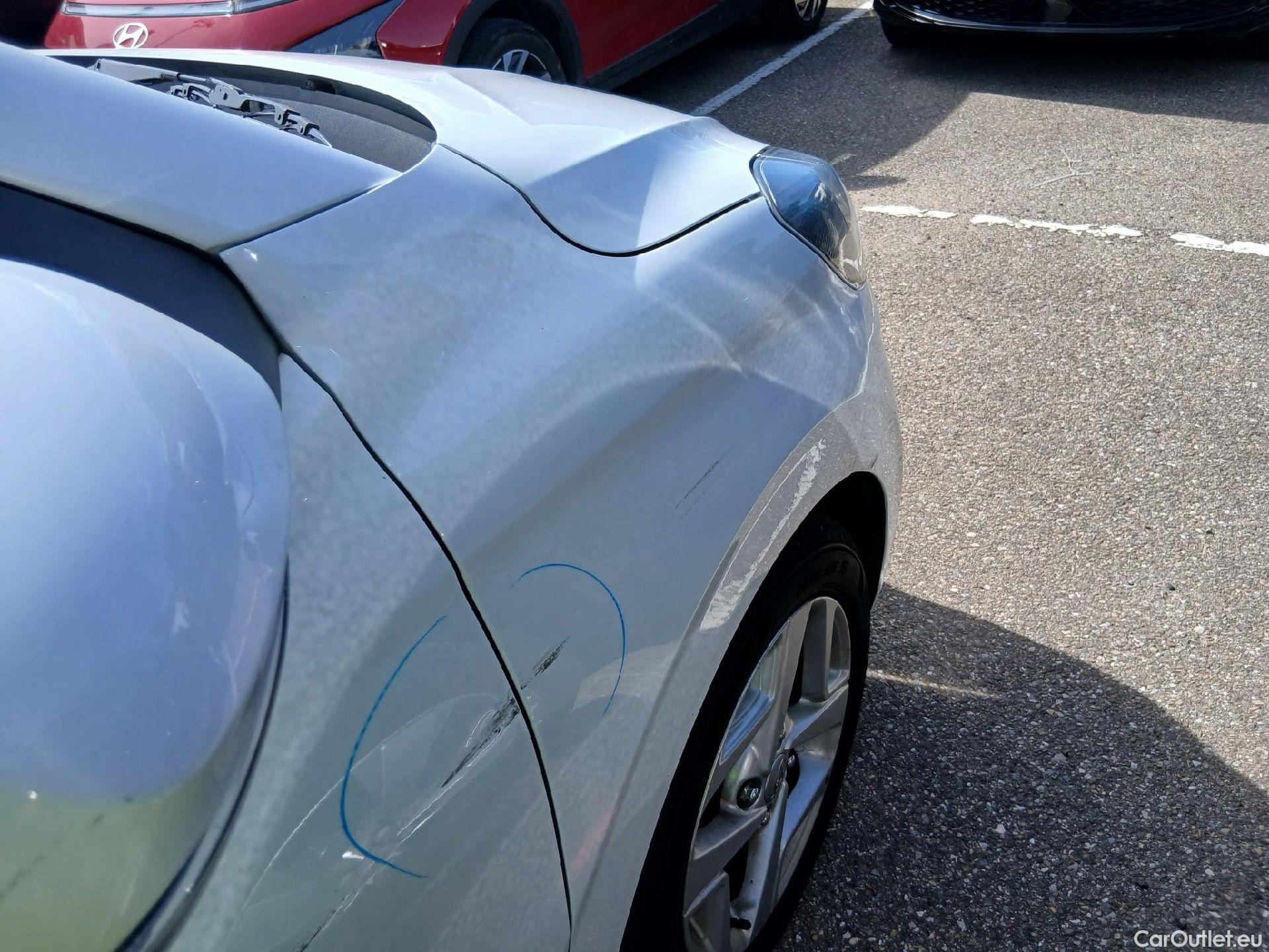  Hyundai  i10 HYUNDAI  / 2020 / 5P / berlina con portón 1.0 Klass #19