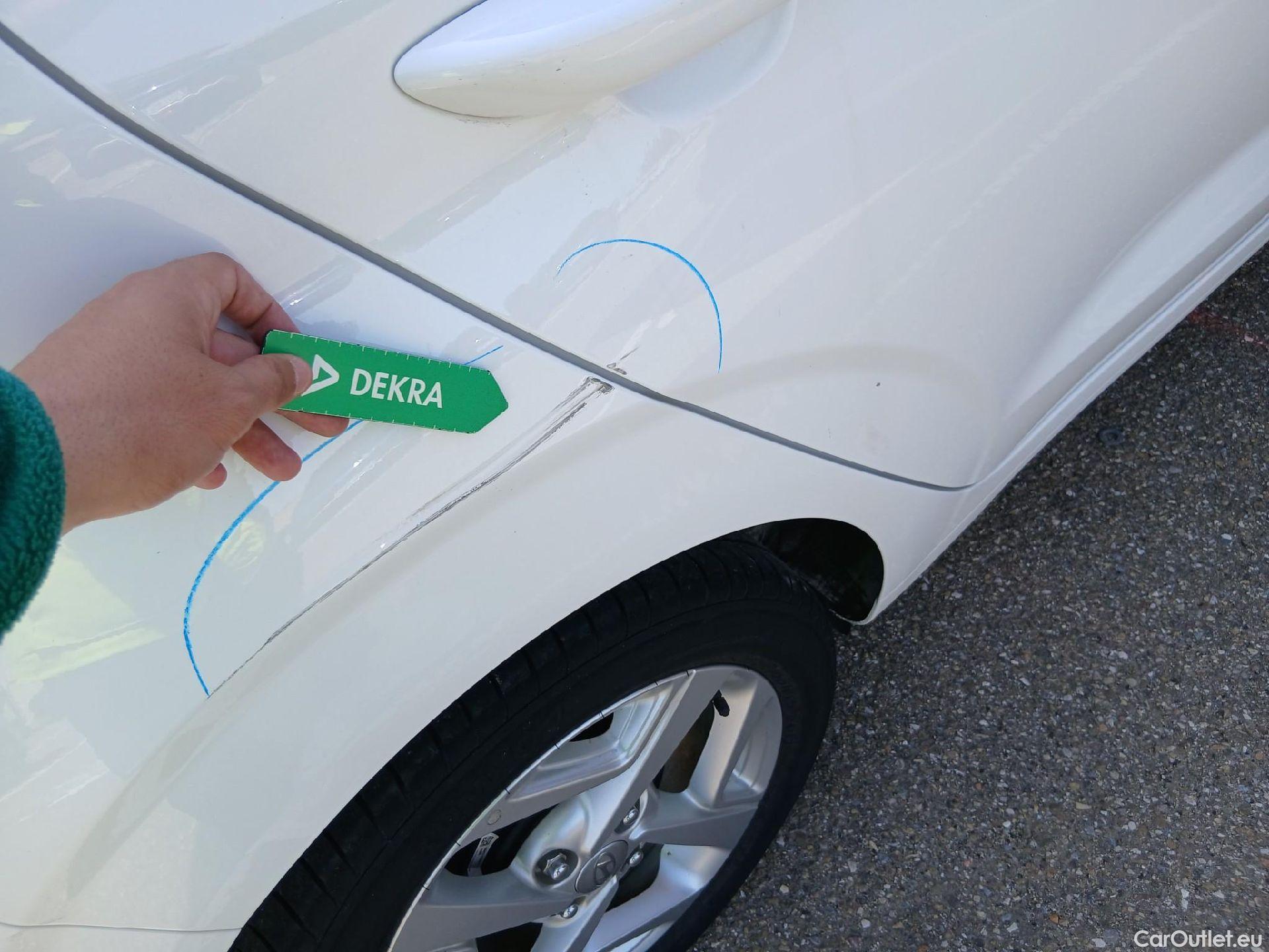  Hyundai  i10 HYUNDAI  / 2020 / 5P / berlina con portón 1.0 Klass #12