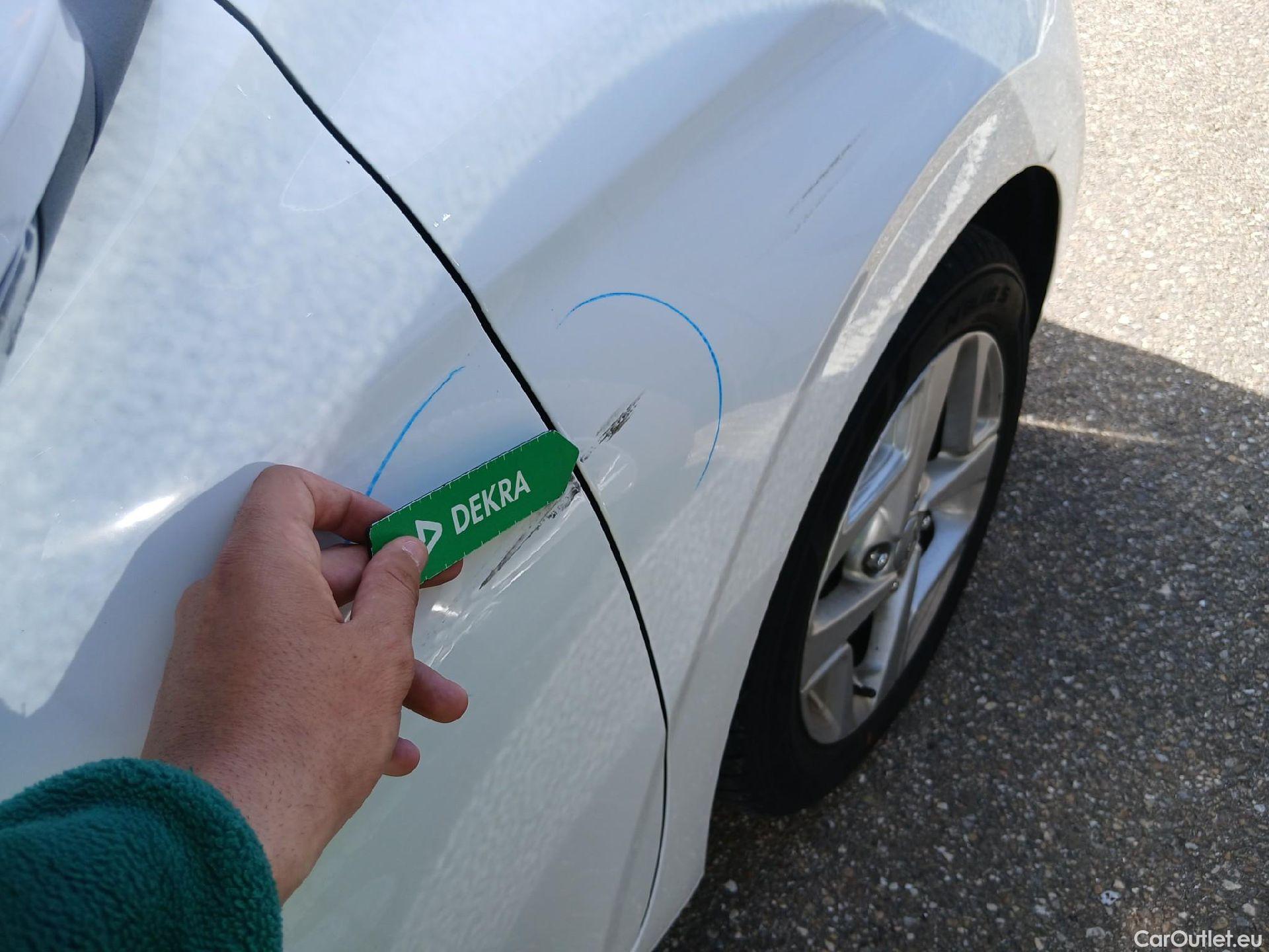  Hyundai  i10 HYUNDAI  / 2020 / 5P / berlina con portón 1.0 Klass #18