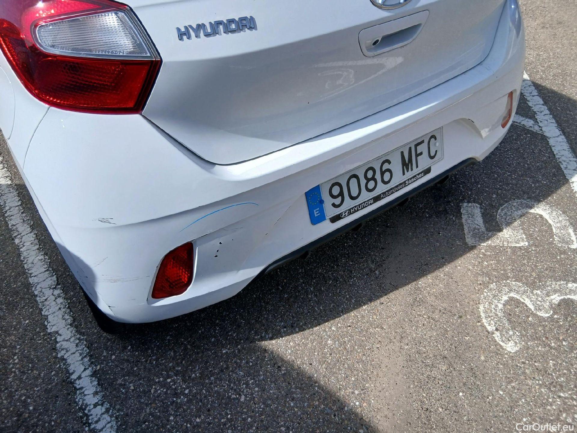  Hyundai  i10 HYUNDAI  / 2020 / 5P / berlina con portón 1.0 Klass #11