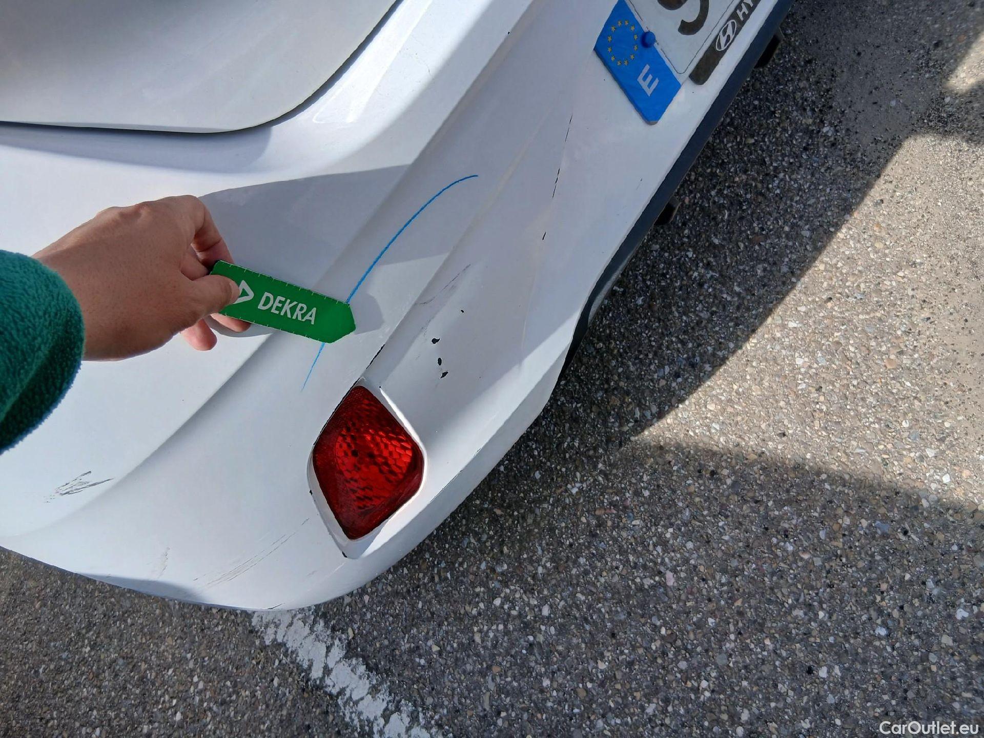  Hyundai  i10 HYUNDAI  / 2020 / 5P / berlina con portón 1.0 Klass #10