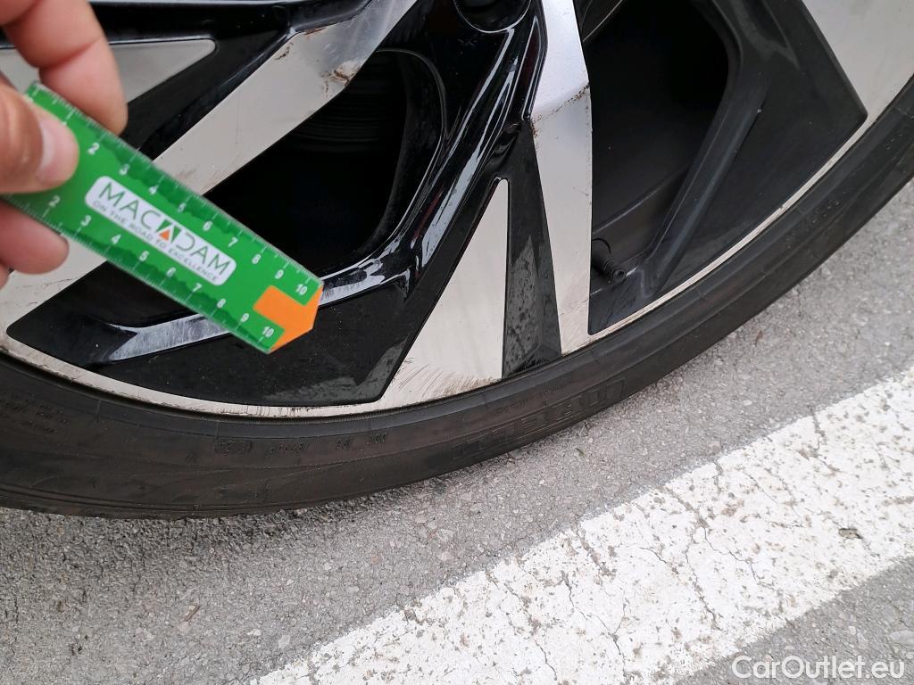  Volvo  XC90 VOLVO  / 2019 / 5P / todoterreno 2.0 T8 AWD Recharge R-Design Auto #4