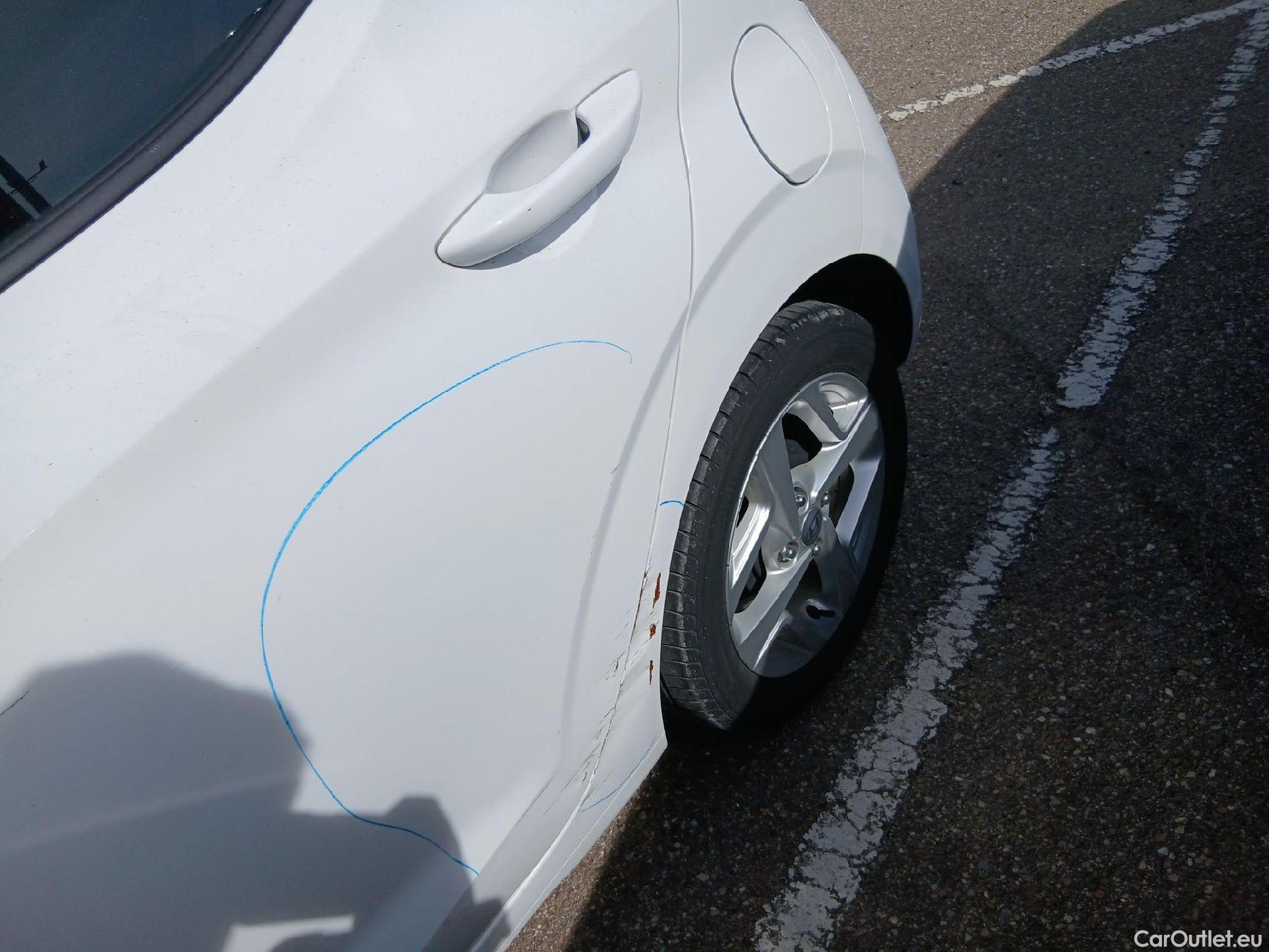  Hyundai  i10 HYUNDAI  / 2020 / 5P / berlina con portón 1.0 Klass #8