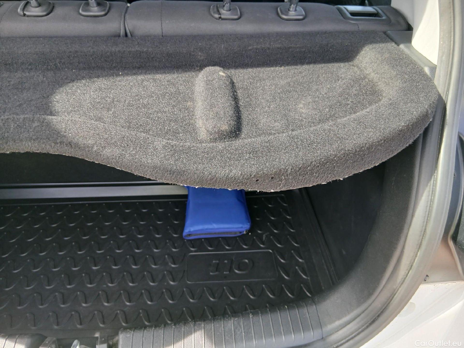  Hyundai  i10 HYUNDAI  / 2020 / 5P / berlina con portón 1.0 Klass #20