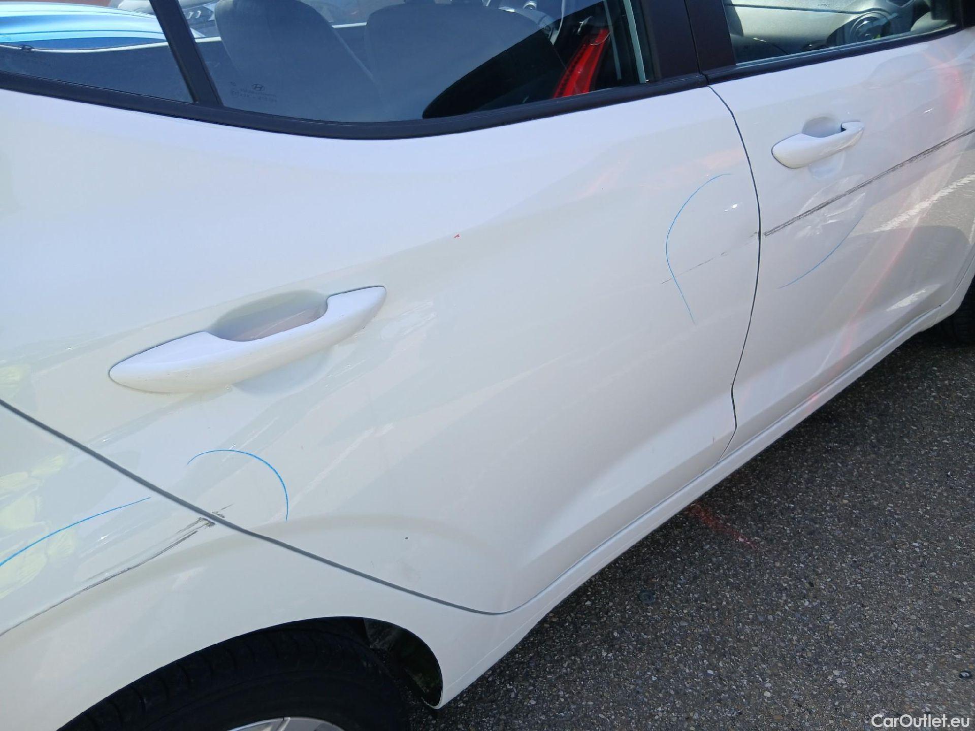  Hyundai  i10 HYUNDAI  / 2020 / 5P / berlina con portón 1.0 Klass #15