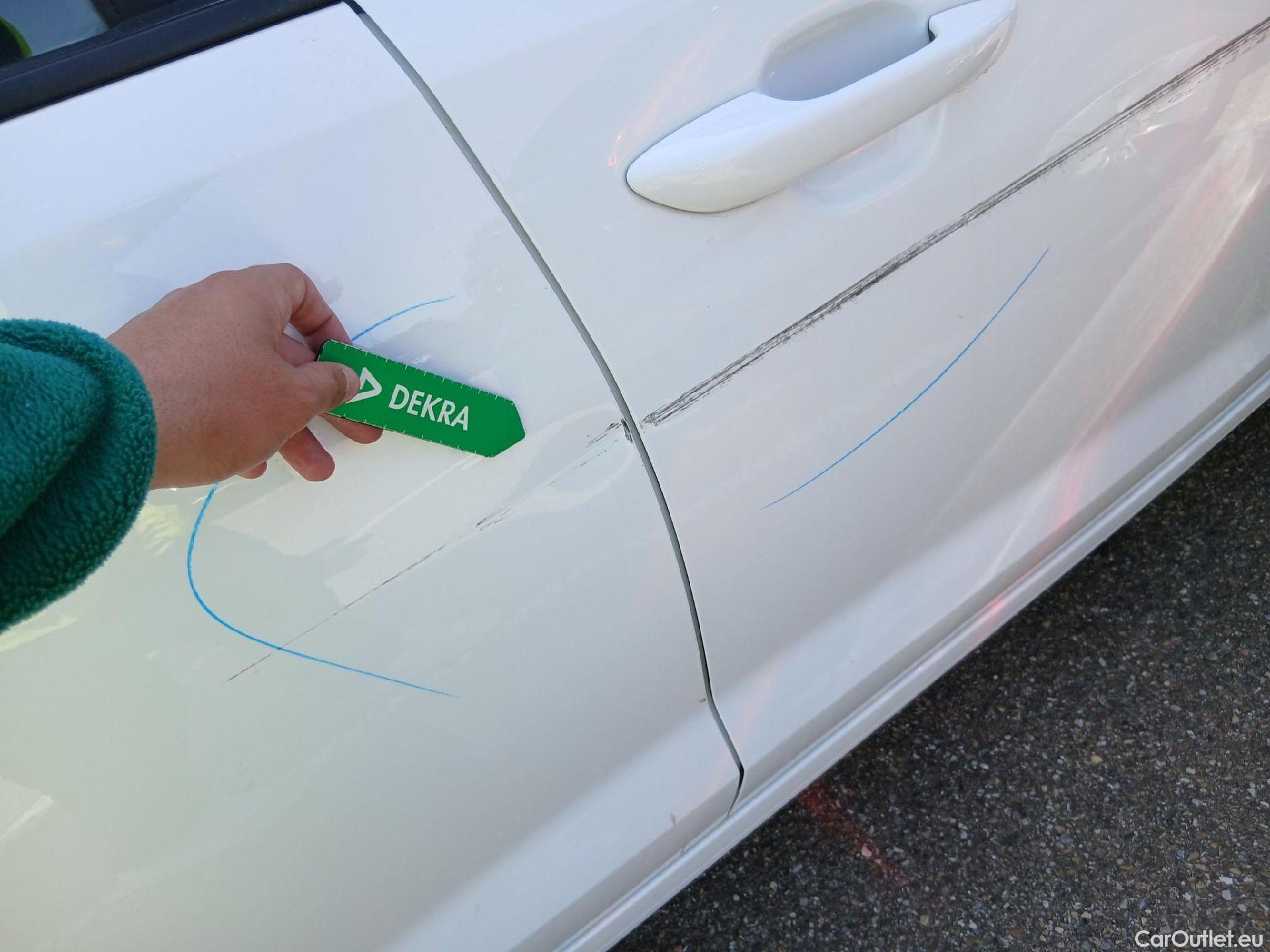  Hyundai  i10 HYUNDAI  / 2020 / 5P / berlina con portón 1.0 Klass #14