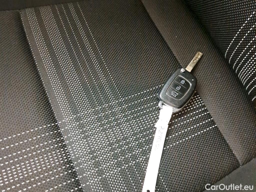  Hyundai  i20 HYUNDAI  / 2020 / 5P / berlina con portón 1.0 TGDI 74kW (100CV) 48V Essence #1