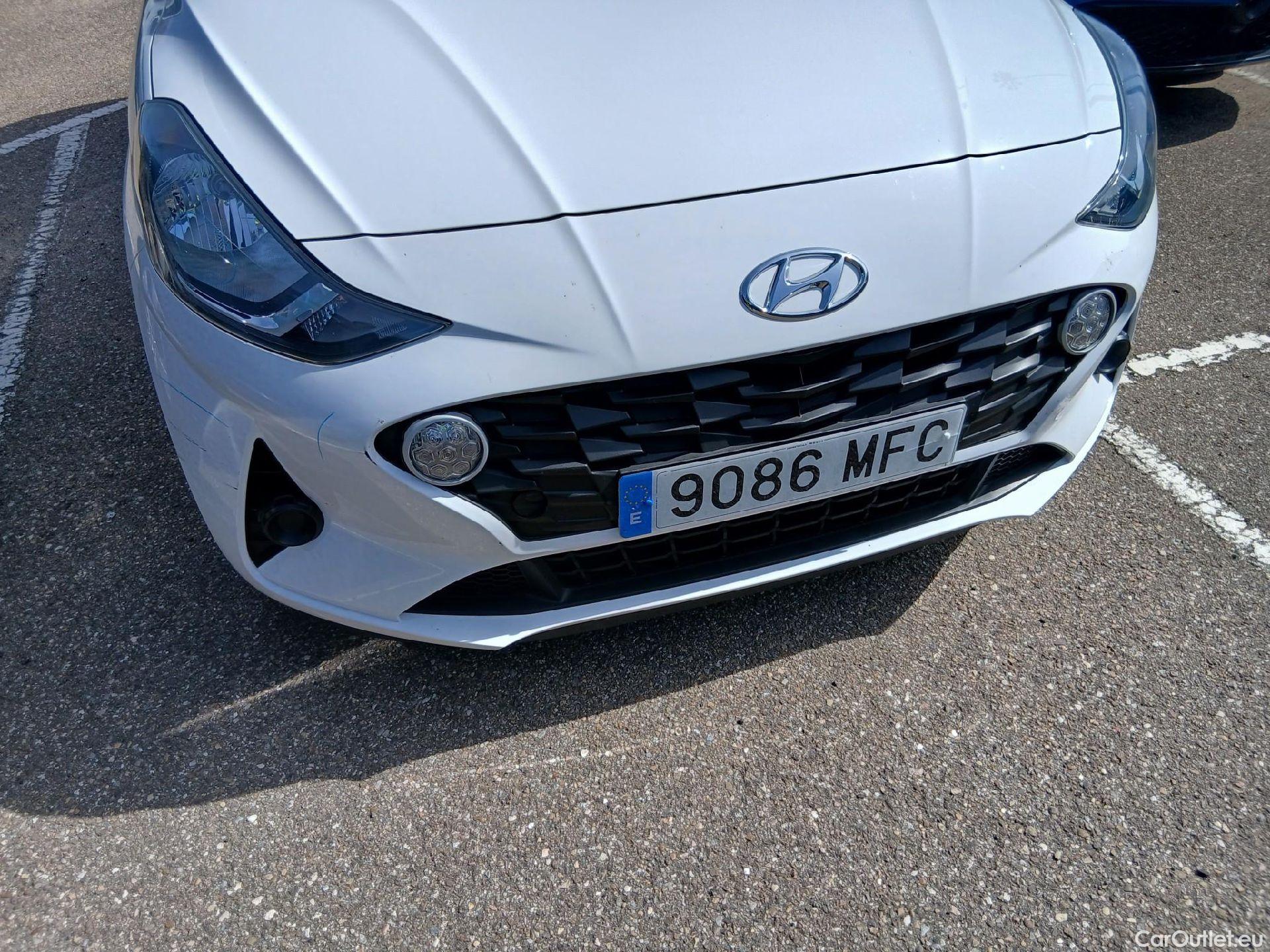  Hyundai  i10 HYUNDAI  / 2020 / 5P / berlina con portón 1.0 Klass #3