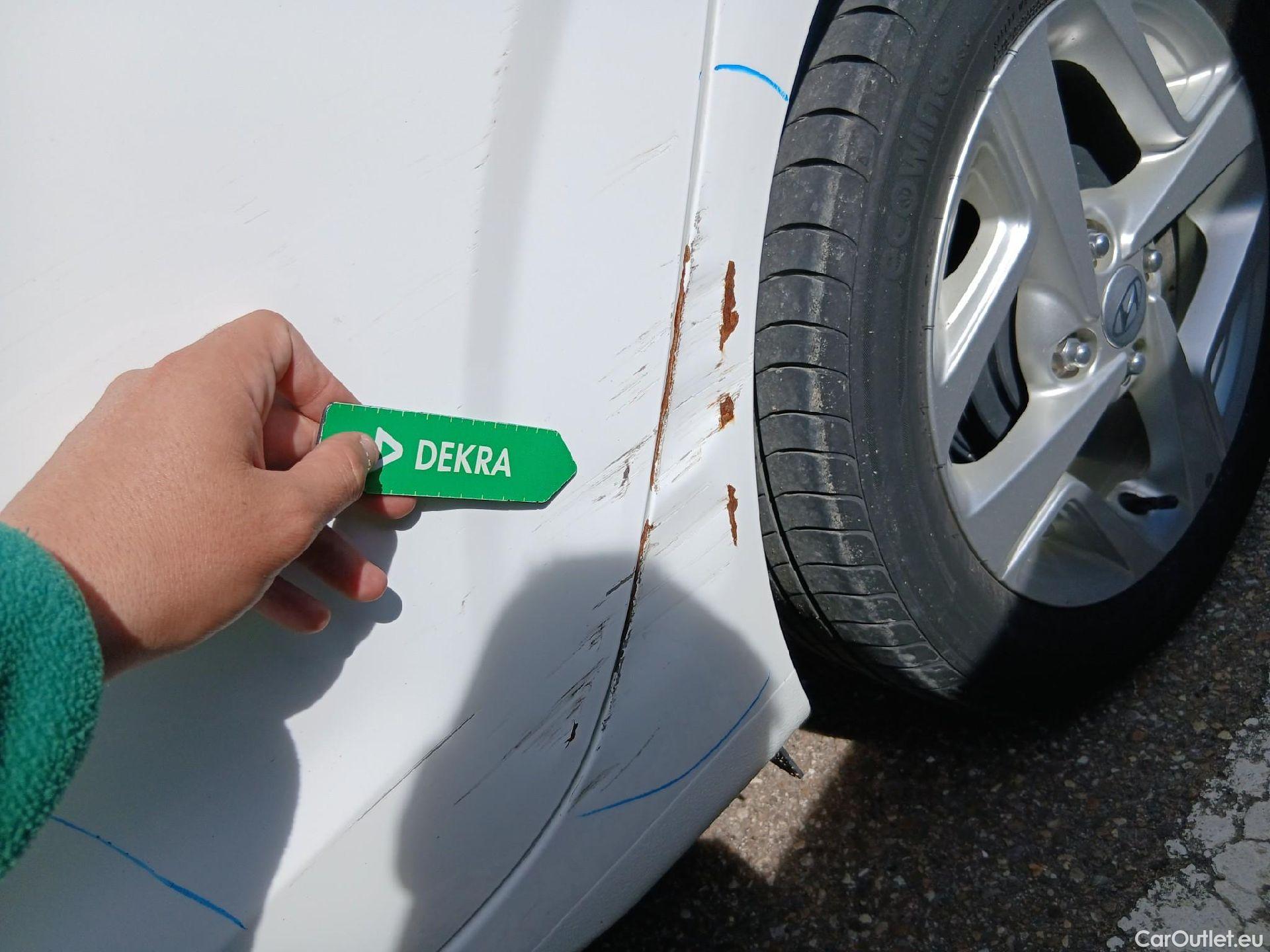  Hyundai  i10 HYUNDAI  / 2020 / 5P / berlina con portón 1.0 Klass #6