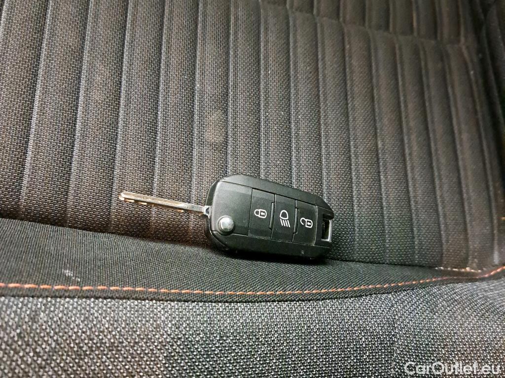  Peugeot  2008 PEUGEOT  / 2019 / 5P / todoterreno Active Puretech 100 S&S BVM6 #1