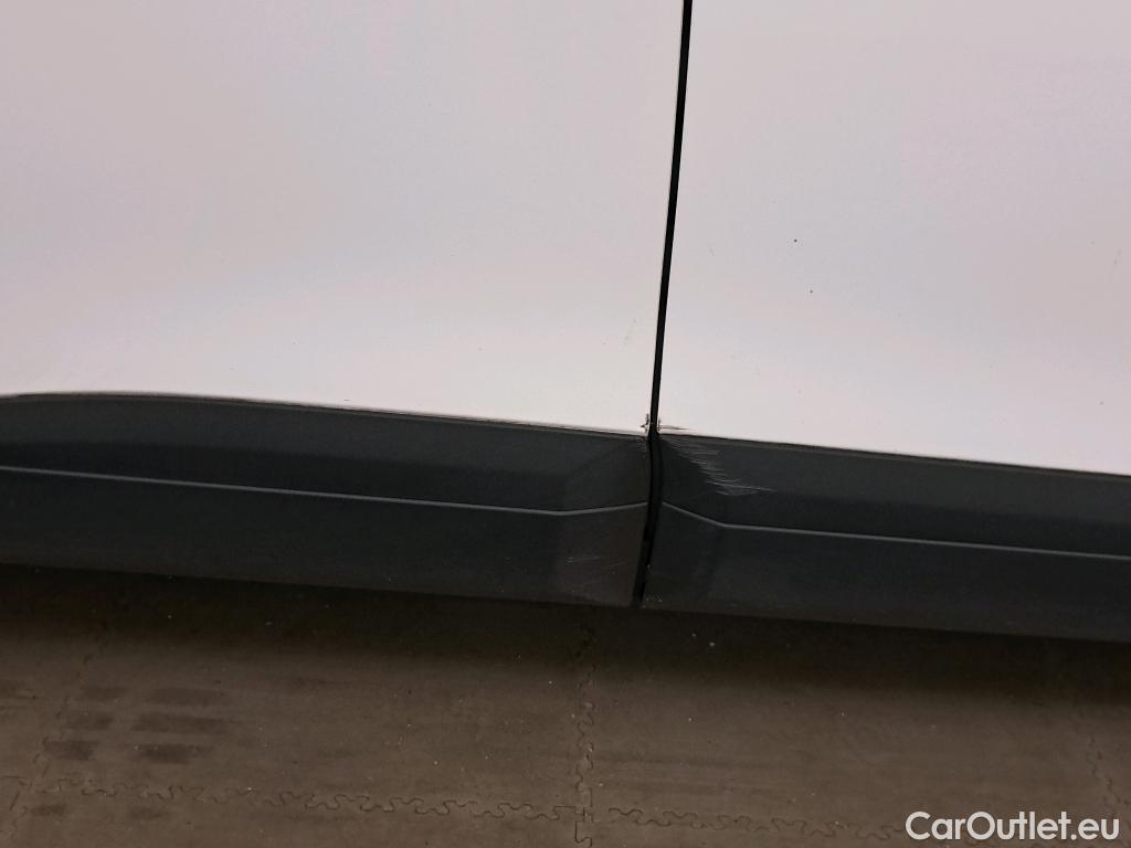  Peugeot  2008 PEUGEOT  / 2019 / 5P / todoterreno Active Puretech 100 S&S BVM6 #27