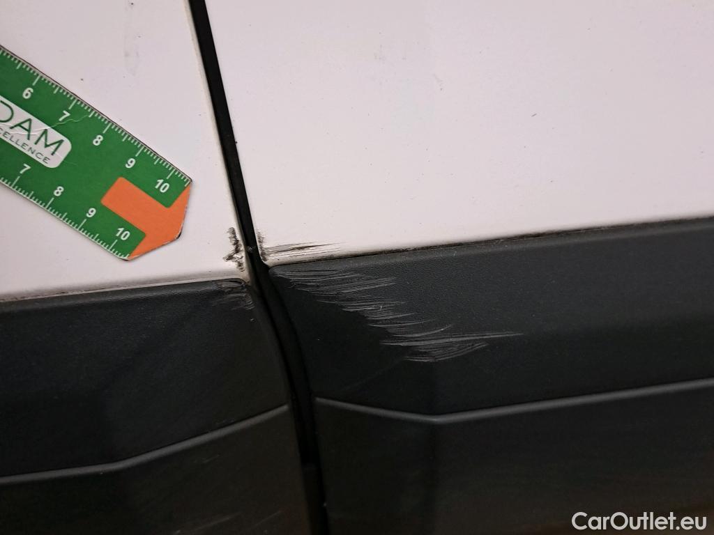  Peugeot  2008 PEUGEOT  / 2019 / 5P / todoterreno Active Puretech 100 S&S BVM6 #13