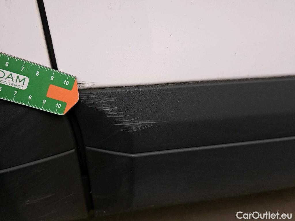  Peugeot  2008 PEUGEOT  / 2019 / 5P / todoterreno Active Puretech 100 S&S BVM6 #23