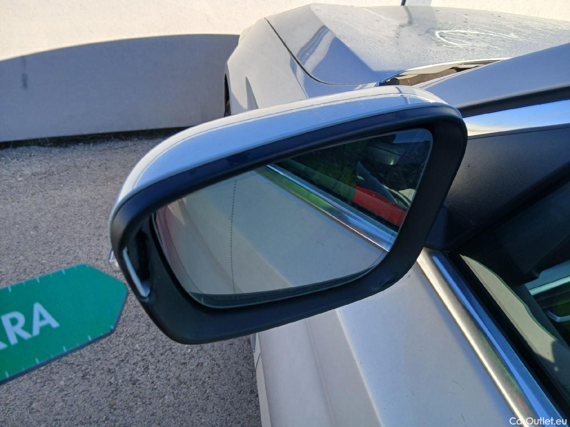  Bmw  Serie 5 BMW  / 2020 / 4P / sedán 520dA #9