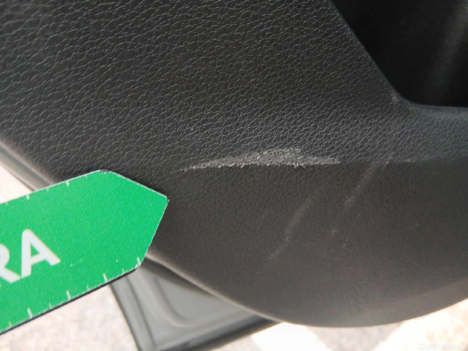  Audi  Q2 AUDI  / 2016 / 5P / todoterreno Design 30 TFSI 85kW (116CV) #28