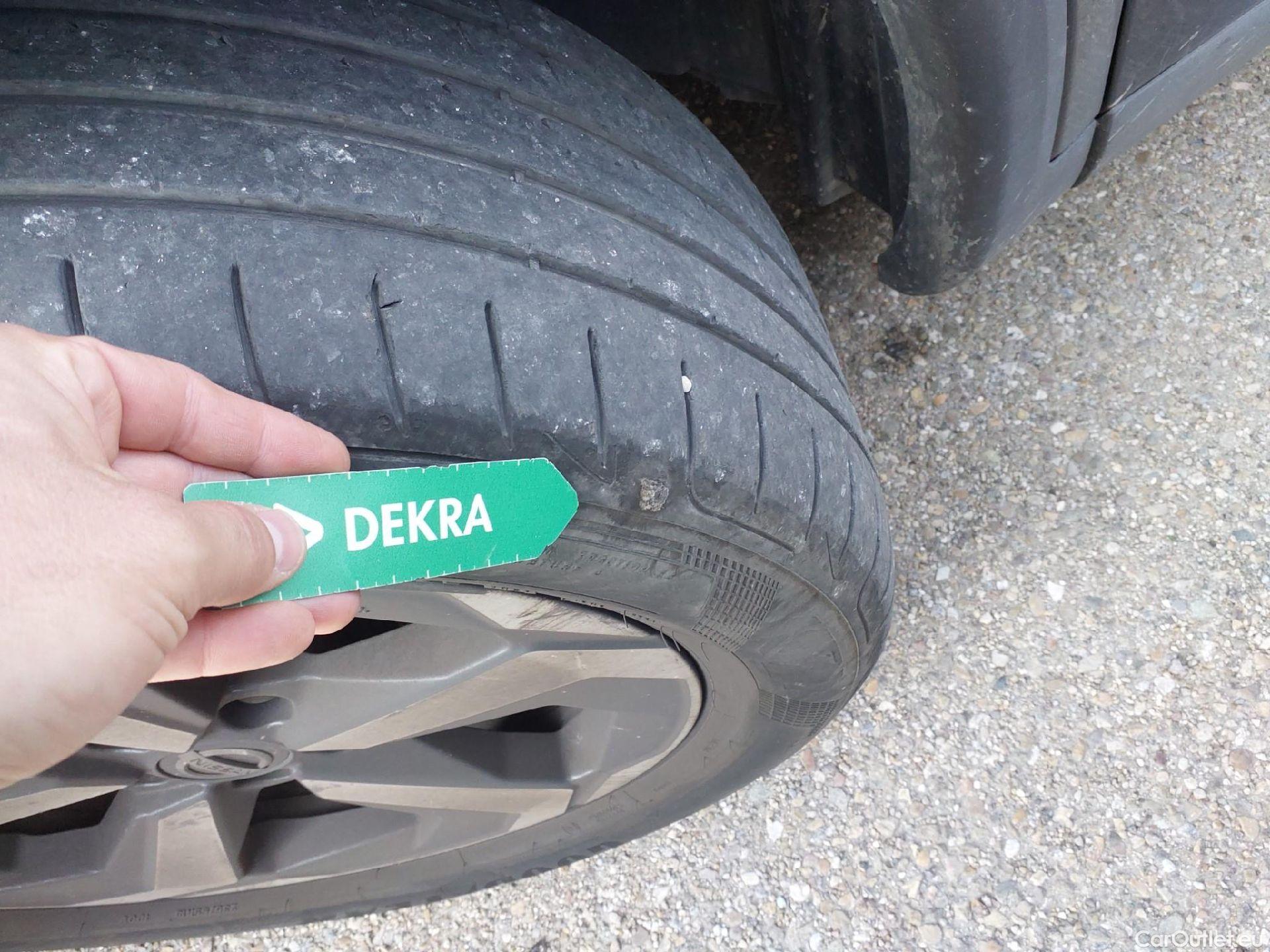  Nissan  Qashqai NISSAN  / 2021 / 5P / todoterreno DIG-T 116kW mHEV Xtronic Premiere Edit.(SL) #5