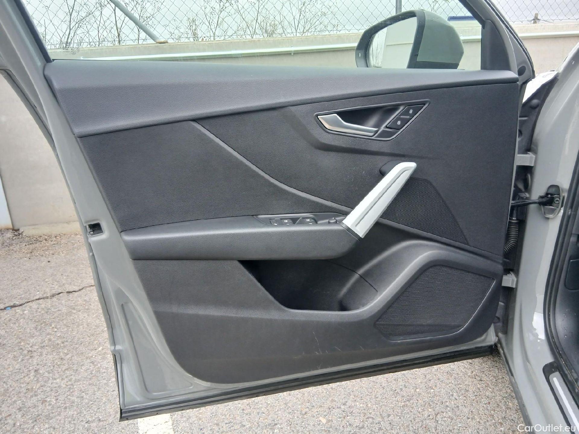  Audi  Q2 AUDI  / 2016 / 5P / todoterreno Design 30 TFSI 85kW (116CV) #27