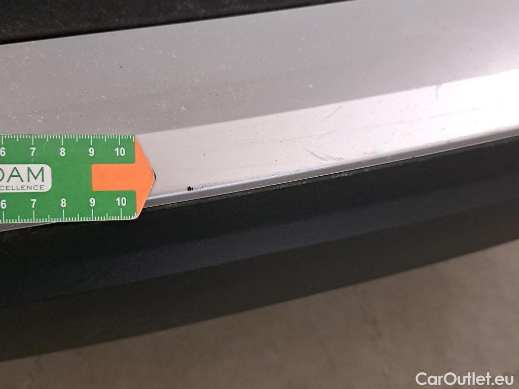  Peugeot  2008 PEUGEOT  / 2019 / 5P / todoterreno Active Puretech 100 S&S BVM6 #29