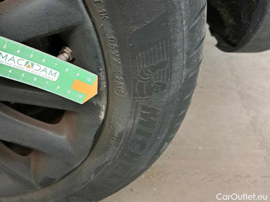  Mini  Cooper MINI MINI / 2014 / 5P / berlina con portón ONE 5 PUERTAS (CX) #9