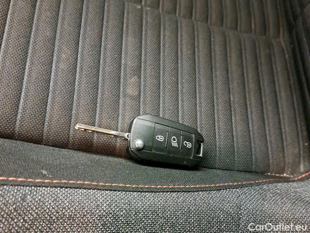  Peugeot  2008 PEUGEOT  / 2019 / 5P / todoterreno Active Puretech 100 S&S BVM6 #2