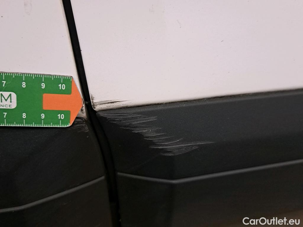  Peugeot  2008 PEUGEOT  / 2019 / 5P / todoterreno Active Puretech 100 S&S BVM6 #9