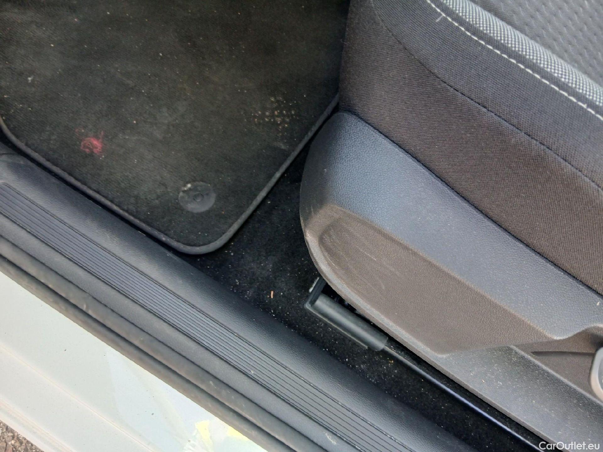  Volkswagen  Polo VOLKSWAGEN  / 2021 / 5P / berlina con portón Life 1.0 TSI 70kW (95CV) #3