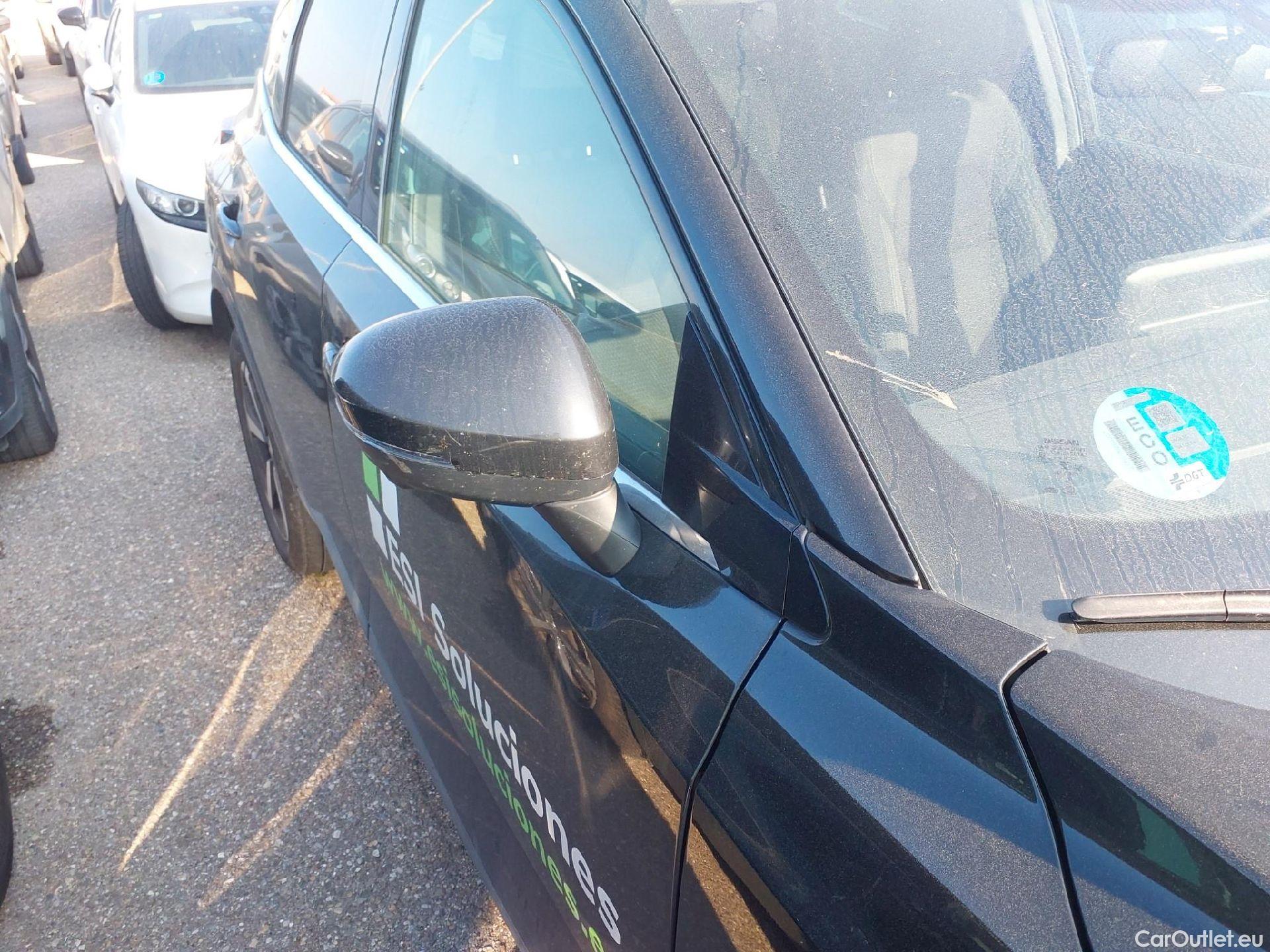  Nissan  Qashqai NISSAN  / 2021 / 5P / todoterreno DIG-T 116kW mHEV Xtronic Premiere Edit.(SL) #39