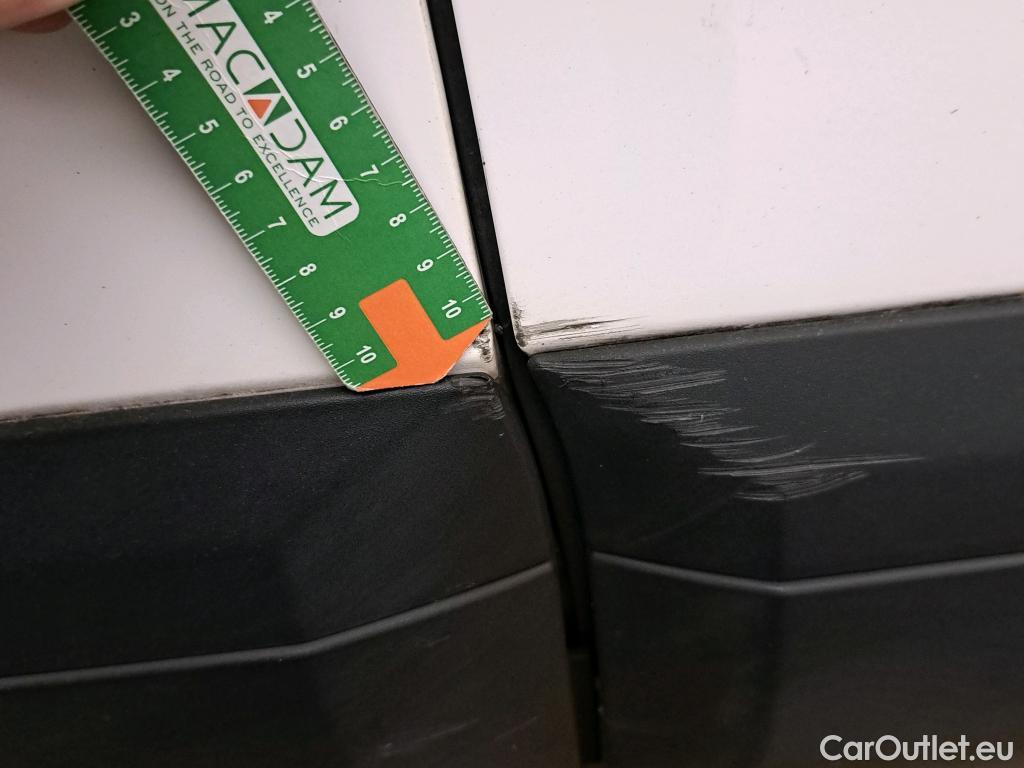  Peugeot  2008 PEUGEOT  / 2019 / 5P / todoterreno Active Puretech 100 S&S BVM6 #26