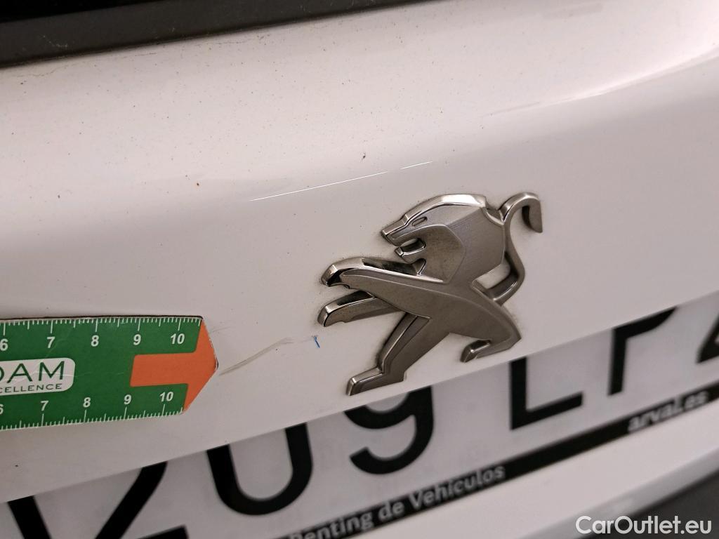  Peugeot  2008 PEUGEOT  / 2019 / 5P / todoterreno Active Puretech 100 S&S BVM6 #4