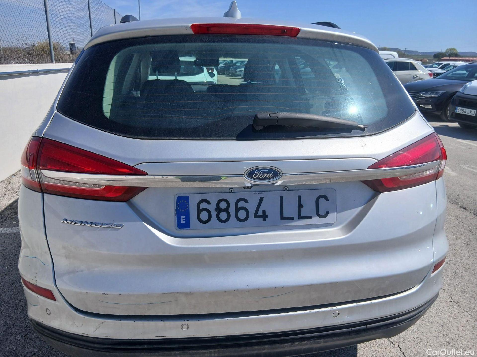  Ford  Mondeo FORD  / 2014 / 5P / familiar 2.0 TDCi 110kW Trend SportBreak #30