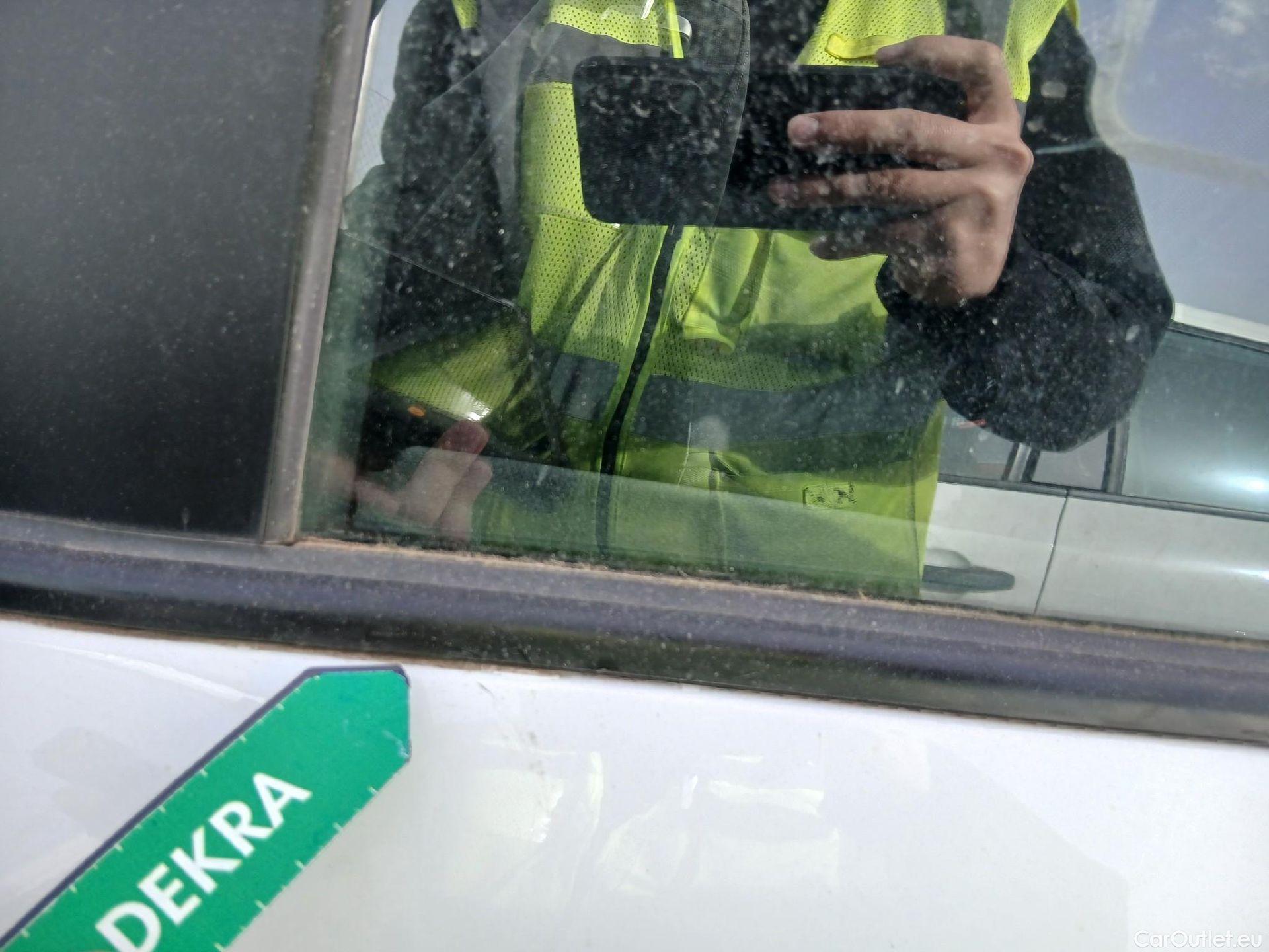  Hyundai  i20 HYUNDAI  / 2020 / 5P / berlina con portón 1.0 TGDI 74kW (100CV) 48V Essence #40