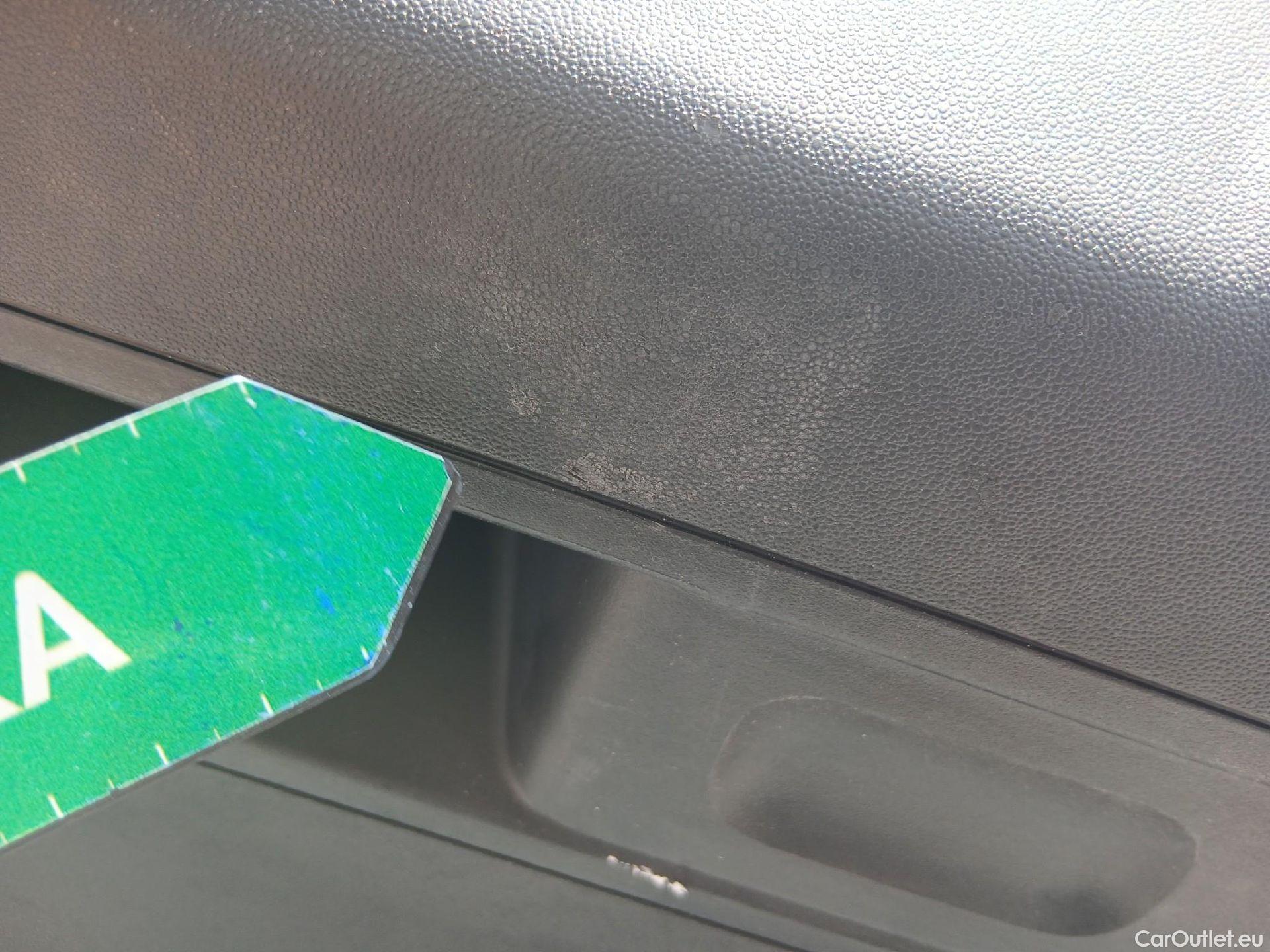  Citroen  C3 CITROEN  / 2020 / 5P / berlina con portón BlueHDi 75KW (100CV) S&S Live Pack #23