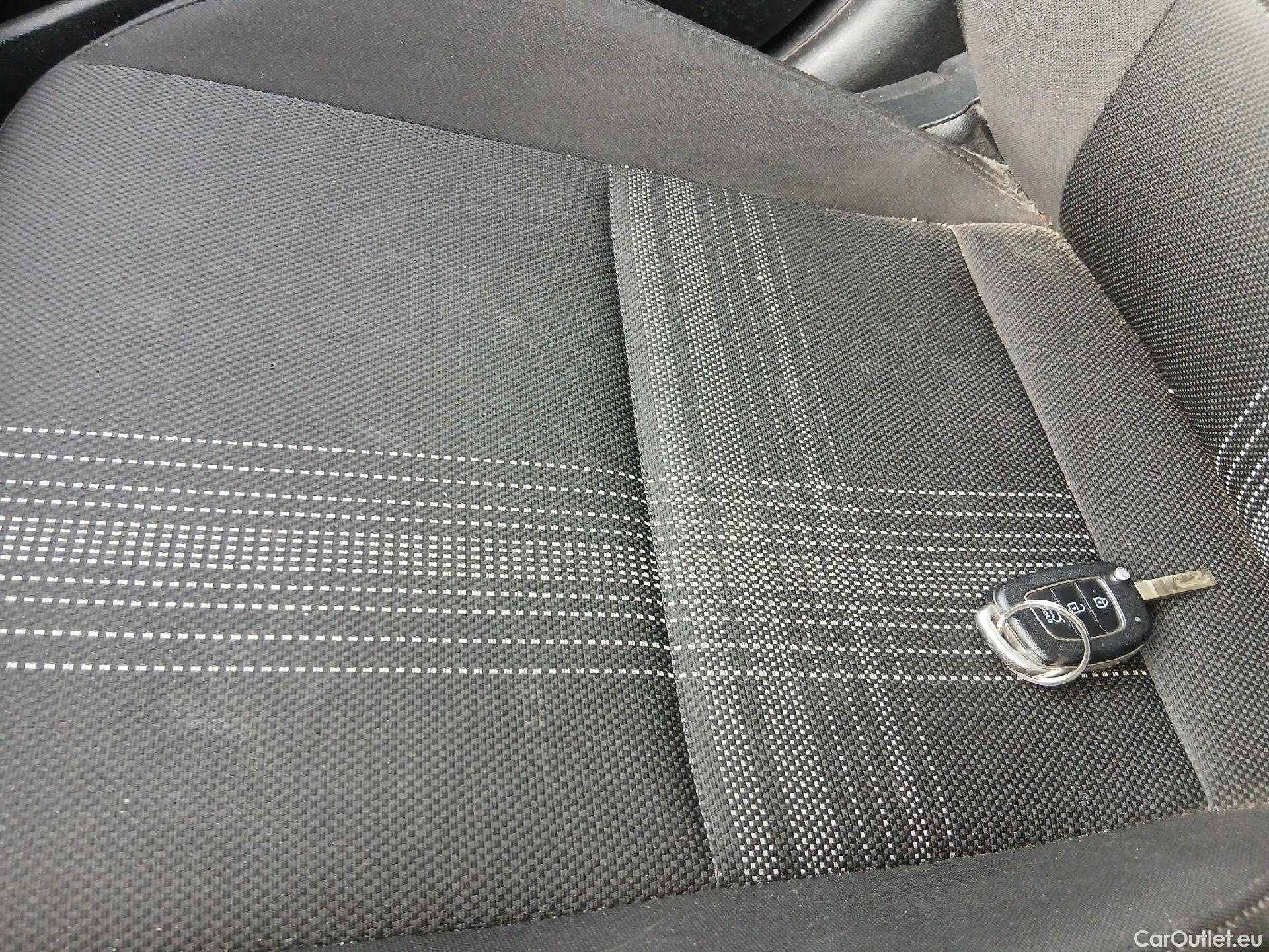  Hyundai  i20 HYUNDAI  / 2020 / 5P / berlina con portón 1.0 TGDI 74kW (100CV) 48V Essence #2