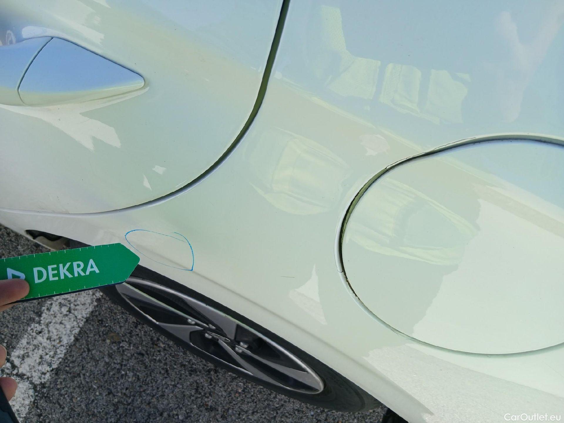  Hyundai   Ioniq HYUNDAI / 2016 / 5P / berlina con portón 1.6 GDI HEV Klass DCT #26