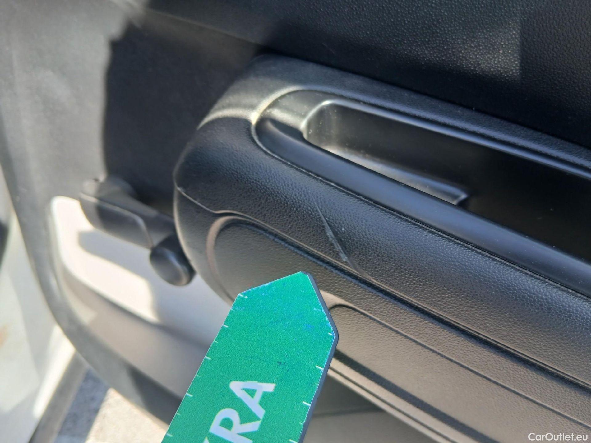  Citroen  C3 CITROEN  / 2020 / 5P / berlina con portón BlueHDi 75KW (100CV) S&S Live Pack #40