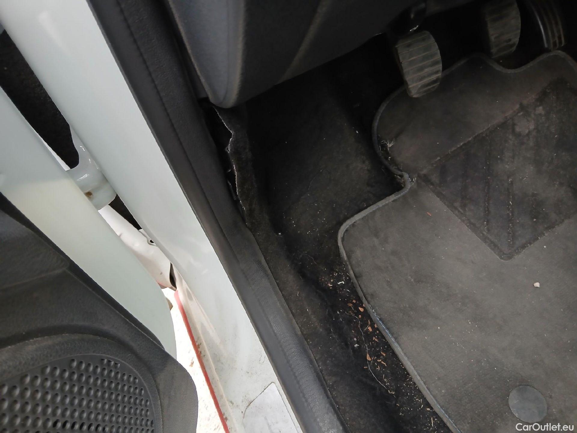  Dacia  Lodgy DACIA  / 2012 / 5P / monovolumen compacto SL Aniversario Blue dCi 85kW(115CV) 7Pl(SP) #27