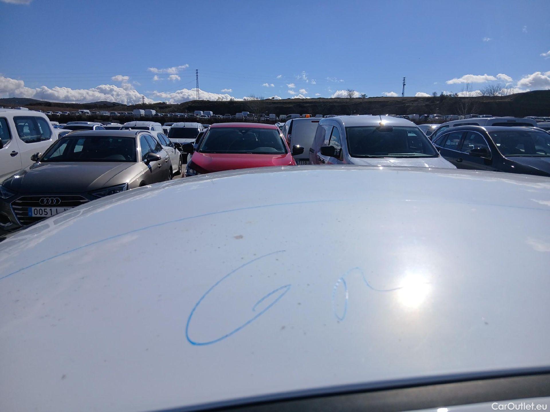  Hyundai   Ioniq HYUNDAI / 2016 / 5P / berlina con portón 1.6 GDI HEV Klass DCT #21