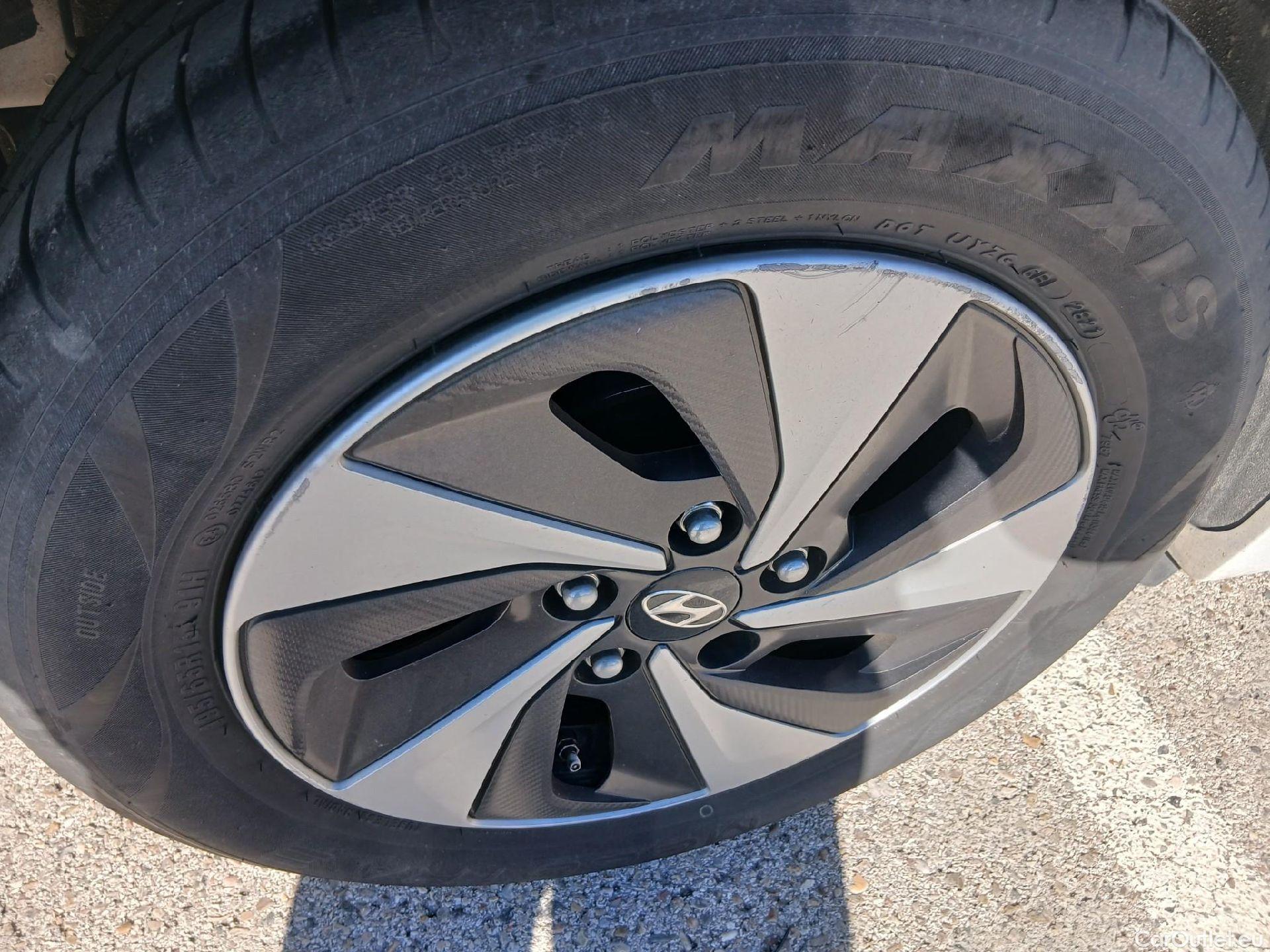  Hyundai   Ioniq HYUNDAI / 2016 / 5P / berlina con portón 1.6 GDI HEV Klass DCT #9