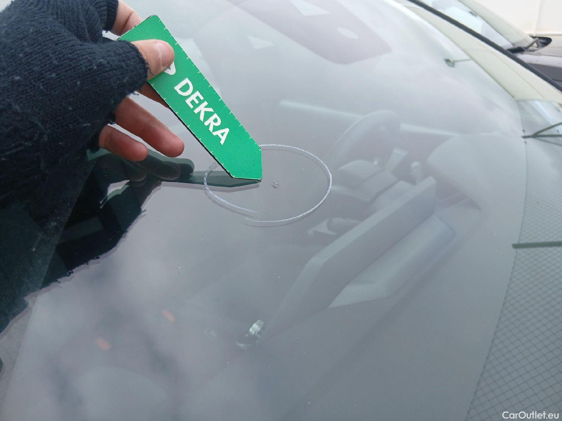  Citroen  C4 CITROEN  / 2020 / 5P / berlina con portón BlueHdi 110 S&S Live Pack #26