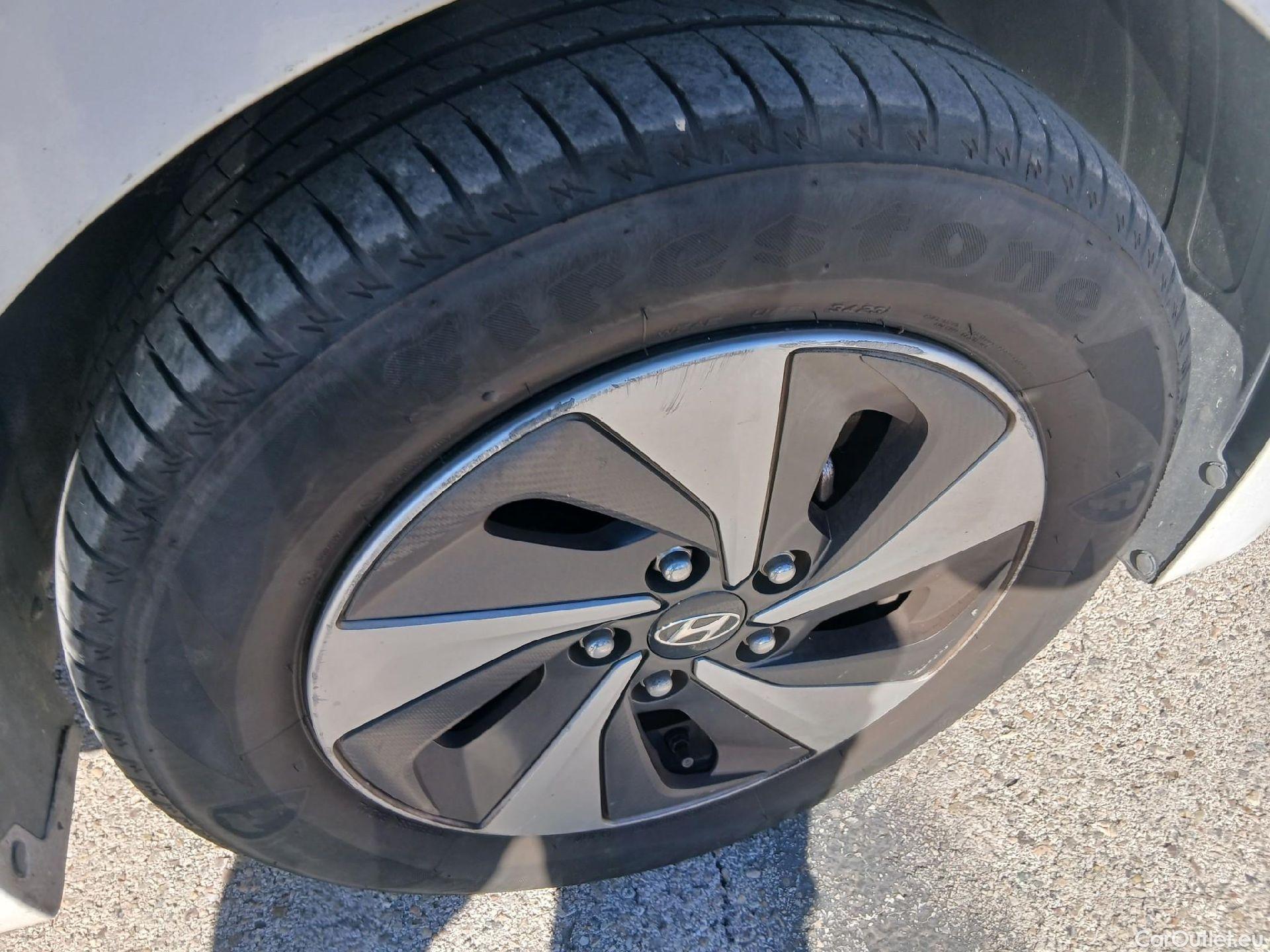  Hyundai   Ioniq HYUNDAI / 2016 / 5P / berlina con portón 1.6 GDI HEV Klass DCT #11