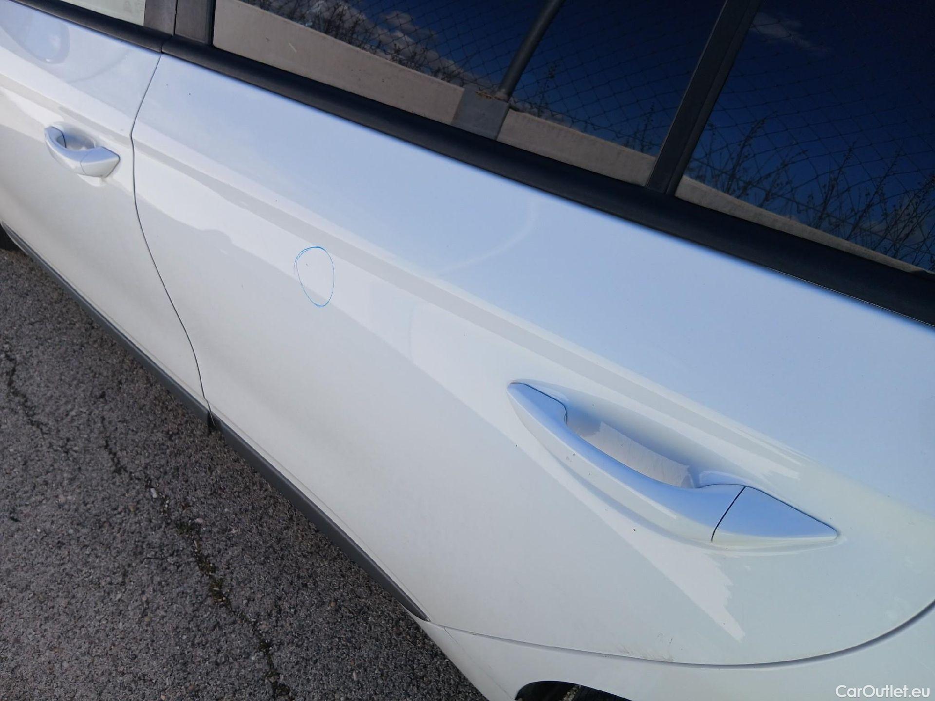  Hyundai   Ioniq HYUNDAI / 2016 / 5P / berlina con portón 1.6 GDI HEV Klass DCT #23