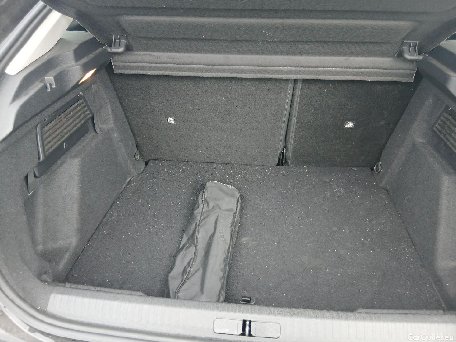  Citroen  C4 CITROEN  / 2020 / 5P / berlina con portón BlueHdi 110 S&S Live Pack #27