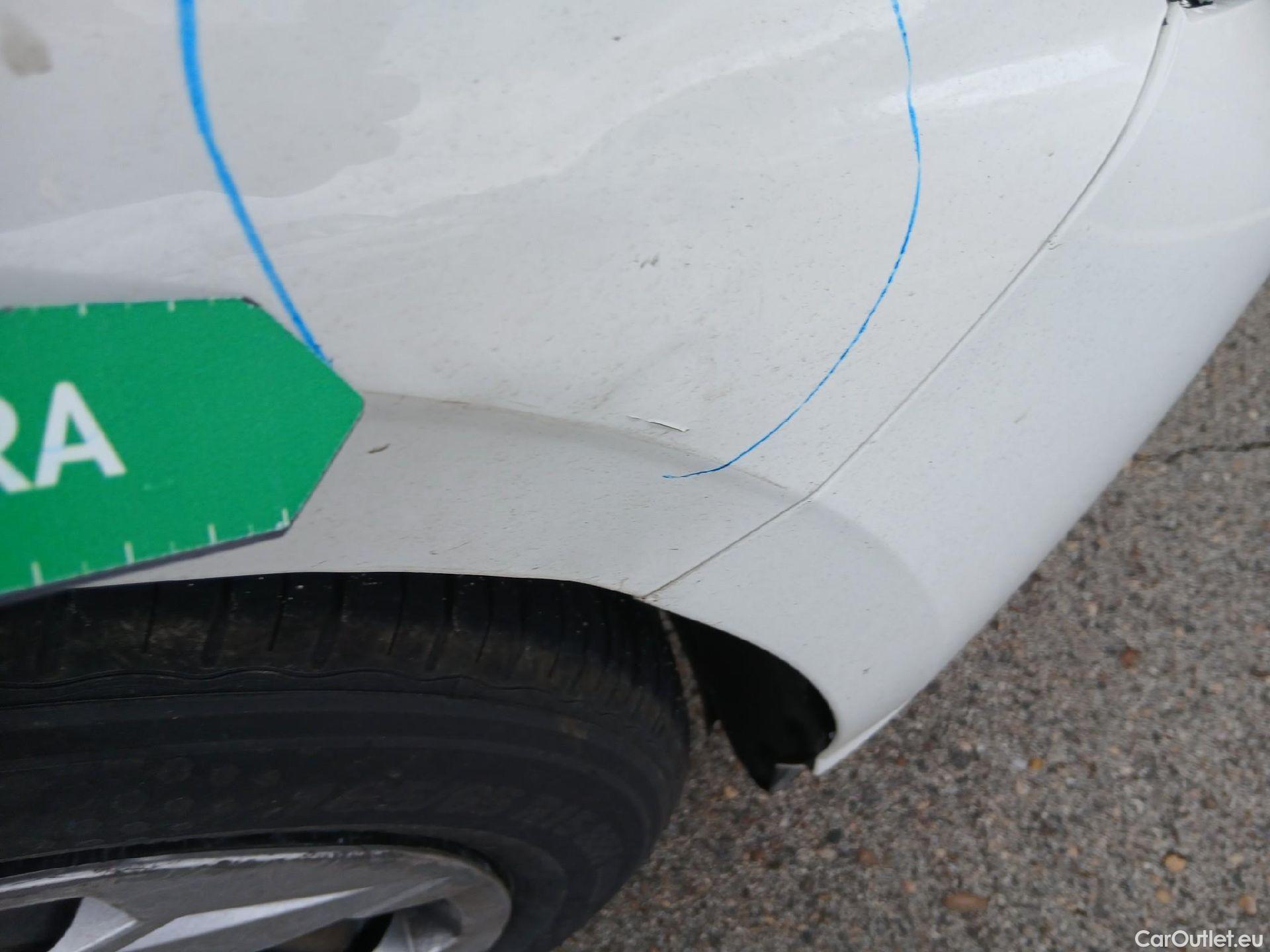  Hyundai  i20 HYUNDAI  / 2020 / 5P / berlina con portón 1.0 TGDI 74kW (100CV) 48V Essence #40